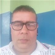 Soy licenciado en ciencias sociales con maestria en educación mediadas por TIC